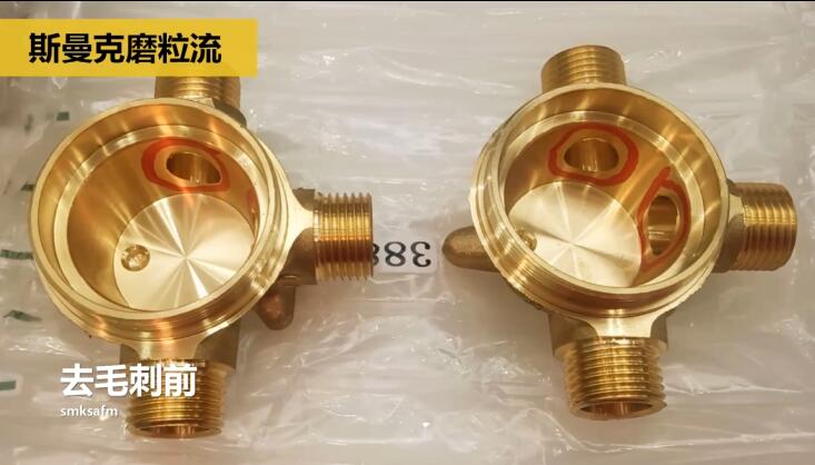 用磨粒流不怕划伤，铜三通交叉孔去毛刺