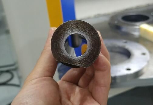模具内孔用磨床磨过，对内孔抛光提升光洁度使用斯曼克磨粒流进行加工