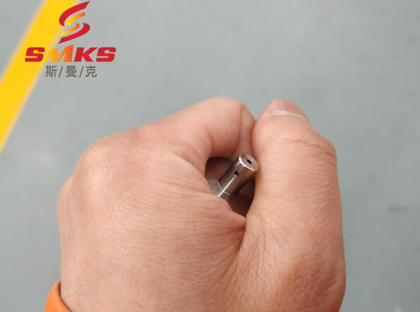 <a href='http://www.cgzpig.cn' target='_blank'><u>流体抛光机</u></a>在去除小孔相交处毛刺的应用