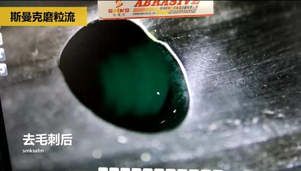 液压内啮合齿轮侧壁上的小孔去毛刺，磨粒流比人工快几十倍