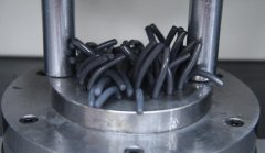 1个模具9个孔，流体抛光机5分钟强力研磨抛光